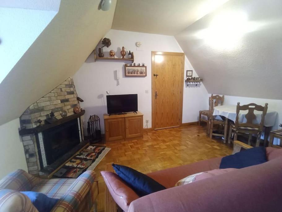 Atico En Pleno Pirineo Apartment El Pueyo de Jaca Luaran gambar